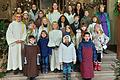 Die Akteurinnen und Akteure des Krippenspiels in der Christmette in Roden mit Pia Dittrich-Gram, Susanne Fries, Sarah Englert und Pastoralreferentin Christiane Hetterich.