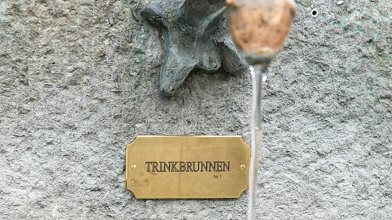 Würzburgs ersten Trinkbrunnen gibt es seit Sommer 2023 am unteren Markt. Eine ähnliche Idee hatte auch die Grünen-Fraktion für Volkach. Doch sie stieß auf Widerstand.