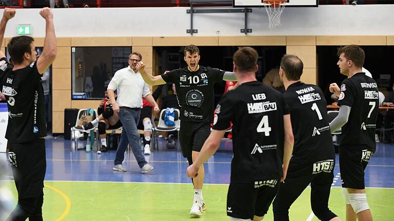 Die Eltmanner Volleyballer hatten an diesem Wochenende doppelten Grund zur Freude Die Eltmanner Volleyballer hatten an diesem Wochenende doppelten Grund zur Freude