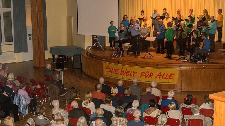 Sein 30-jähriges Bestehen feierte der Gemündener Eine-Welt-Verein Esperanza mit einem Konzert des Weltchors Würzburg.