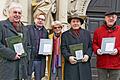 Vor der Dettelbacher Wallfahrtskirche übergaben Autoren und Verleger das Buch (von links): Dr. Hans Bauer, Meike Bauer, Dr. Hans-Ludwig Oertel und Kirchenpfleger Mathias Weissmann.