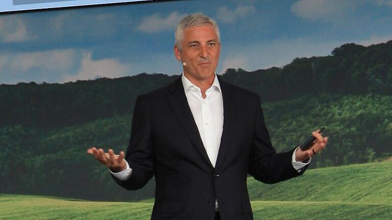 Eric Hansotia, der Chef des Fendt-Mutterkonzerns AGCO, während der Pressekonferenz auf dem Gelände des Hofguts Wadenbrunn. Eric Hansotia, der Chef des Fendt-Mutterkonzerns AGCO, während der Pressekonferenz auf dem Gelände des Hofguts Wadenbrunn.