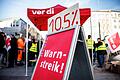 Streikversammlung der Münchner Straßenreiniger.jpeg       -  Auch Bayern wird heute am 27. März 2023 massiv von dem gemeinsamen Streik von Verdi und der EVG betroffen sein.