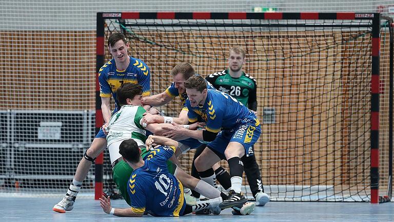 Mit der HSG Konstanz treffen die Wölfe Würzburg auf einen Mitabsteiger aus der 2. Liga. HSG-Torwart Moritz Ebert hat zwischenzeitlich die Seiten gewechselt und steht nun bei den Unterfranken zwischen den Pfosten. Mit der HSG Konstanz treffen die Wölfe Würzburg auf einen Mitabsteiger aus der 2. Liga. HSG-Torwart Moritz Ebert hat zwischenzeitlich die Seiten gewechselt und steht nun bei den Unterfranken zwischen den Pfosten.