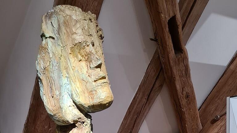 Dietrich Klinges Bronze Beggeb am Rand, eine Leihgabe der Freunde des Museums am Dom.