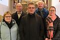 Pfarrer Simon Mayer (Mitte) mit den Mitgliedern der Kirchenverwaltung Marianne Knorr, Erich Kraft, Erhard Leimeister und Carolin Brückner (von links).&nbsp;