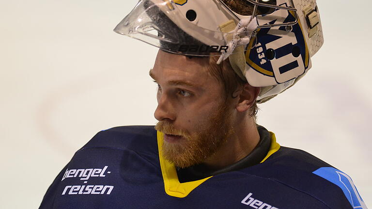 Ist zwar fit, aber hinter ihm wird es langsam eng im Kader der Mighty Dogs: Goalie Benedict Roßberg. Ist zwar fit, aber hinter ihm wird es langsam eng im Kader der Mighty Dogs: Goalie Benedict Roßberg.