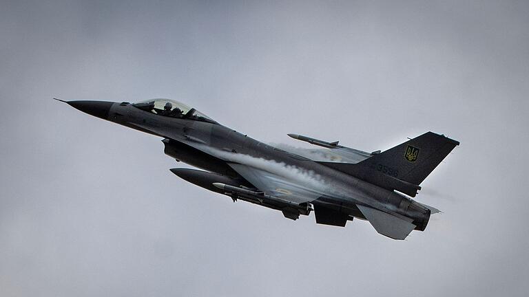 Ukraine-Krieg - Selenskyj stellt erste F-16 der Ukraine vor       -  Niederlande unterstützt Ukraine mit F-16. (Archivbild)
