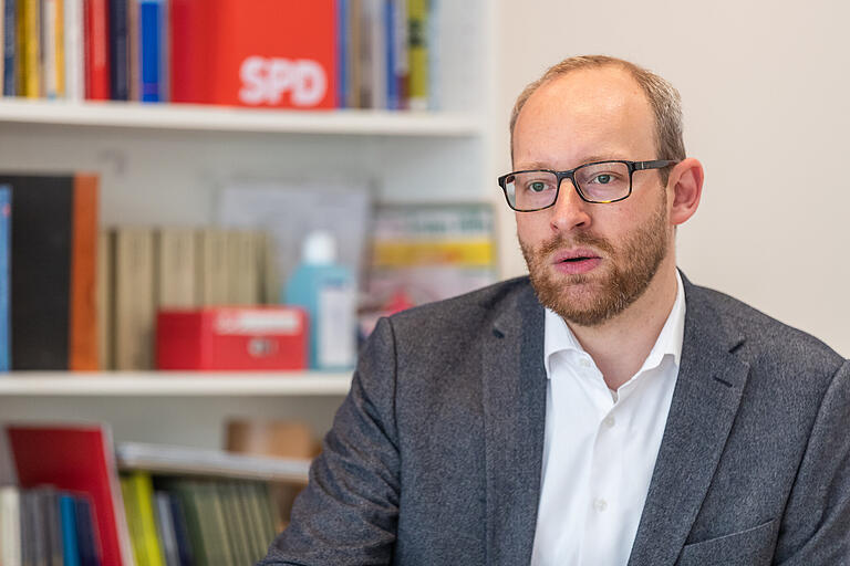 Im Würzburger Stadtrat ist er Fraktionschef der SPD. Jetzt will der 42-jährige Alexander Kolbow Politik als Beruf ergreifen und im Herbst 2023 in den Bayerischen Landtag gewählt werden. Im Würzburger Stadtrat ist er Fraktionschef der SPD. Jetzt will der 42-jährige Alexander Kolbow Politik als Beruf ergreifen und im Herbst 2023 in den Bayerischen Landtag gewählt werden.