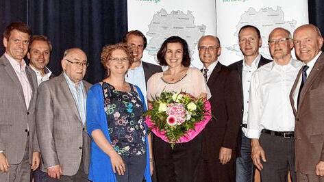 Stahlende Gesichter sah man bei der Kreisdelegiertenversammlung der CSU. Das Bild zeigt (von links) Kreisvorsitzenden Steffen Vogel, den Thereser Bürgermeister Matthias Schneider, Siegmund Kerker, stellvertretende CSU-Ortsvorsitzende Manuela Weigl, Michael Oschmann, Staatssekretärin Dorothee Bär, Landrat Wilhelm Schneider, Michael Ziegler, Wolfgang Borst und Thomas Habermann, Landrat von Rhön-Grabfeld.