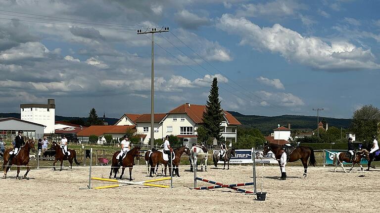 Reitplatzfest. Reitplatzfest.