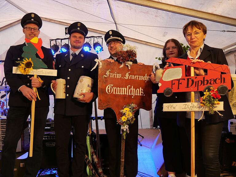 Beim Schildercontest wurden die kreativen Schilder der Feuerwehren aus Opferbaum (Platz 2), Gramschatz (Platz 3) und Dipbach (Platz 1) prämiert. Beim Schildercontest wurden die kreativen Schilder der Feuerwehren aus Opferbaum (Platz 2), Gramschatz (Platz 3) und Dipbach (Platz 1) prämiert.