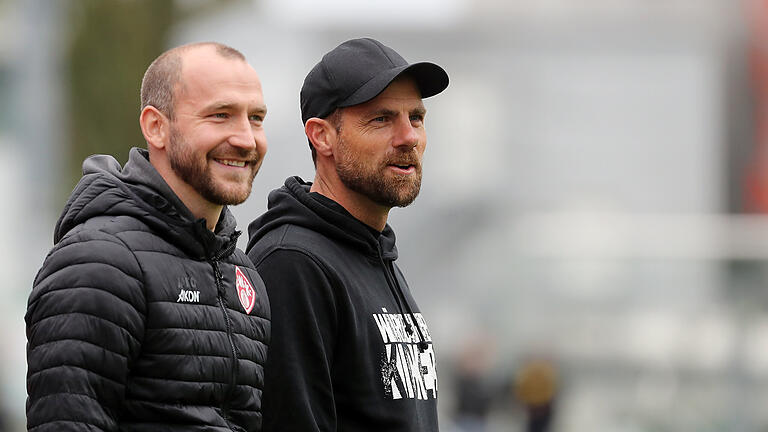 Fussball, Regionalliga Bayern, SpVgg Bayreuth - FC Würzburger Kickers       -  Zwei die sich verstehen: Kickers-Sportdirektor Sebastian Neumann (links) und Cheftrainer Marco Wildersinn.