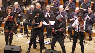Pop meets Classic: Bei dem Konzert hat es Musik von ACDC zu hören gegeben, aber auch Discomusik.       -  Pop meets Classic: Bei dem Konzert hat es Musik von ACDC zu hören gegeben, aber auch Discomusik.