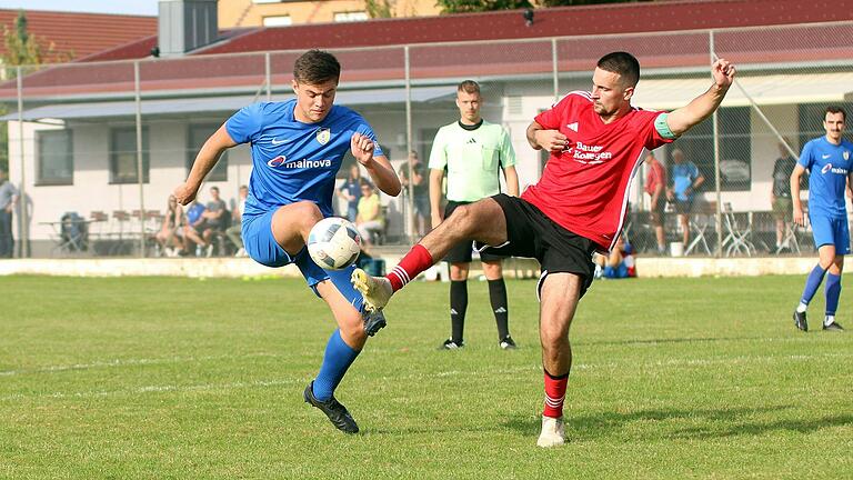 Kampf um den Ball zwischen Noah Dobeler (links) von der SG Zeuzleben/Stettbach und Kai Bäuerlein vom TSV Nordheim/Sommerach.