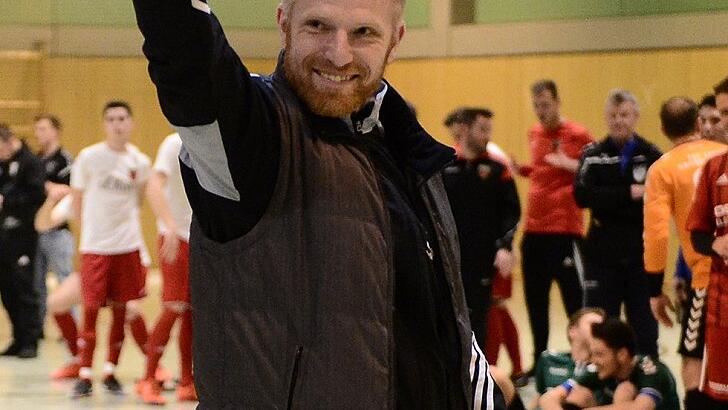 Daumen hoch: Oliver Kuehnast von der SG Unsleben/Wollbach wurde zum besten Torwart bei der Futsal-Bezirksmeisterschaft gekürt.