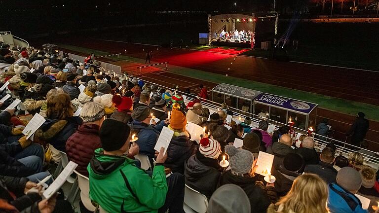 Rund 1000 Menschen sangen im vergangenen Jahr am 2. Adventssonntag im Schweinfurter Sachs Stadion Weihnachtslieder. Rund 1000 Menschen sangen im vergangenen Jahr am 2. Adventssonntag im Schweinfurter Sachs Stadion Weihnachtslieder. 