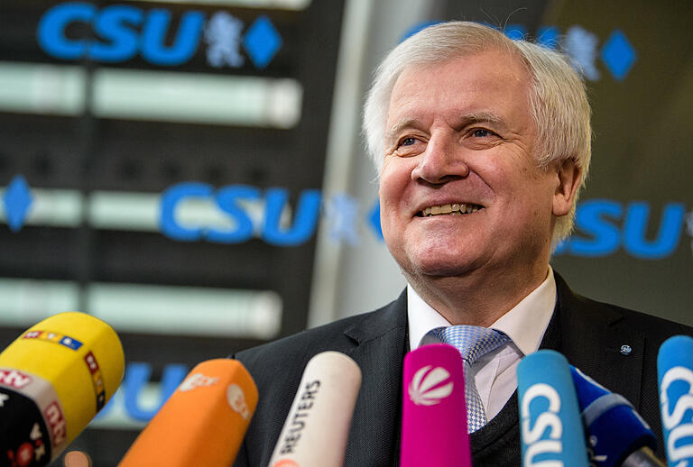 Seehofer liebt das Spiel mit den Medien - und beherrscht es so gut wie kaum ein anderer Politiker.