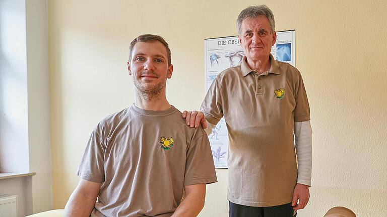 Martin Zeiß (rechts) übergibt seine Praxis in Haßfurt an Sven Dierßen.