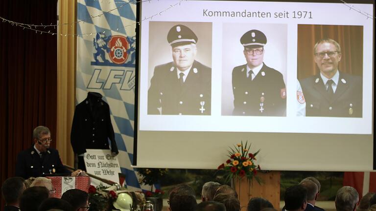 Dieter Feller präsentierte mit vielen Fotos und Videos Wissenswertes aus 150 Jahren Feuerwehr in Oberbach. - Dieter Feller präsentierte mit vielen Fotos und Videos Wissenswertes aus 150 Jahren Feuerwehr in Oberbach. Dieter Feller präsentierte mit vielen Fotos und Videos Wissenswertes aus 150 Jahren Feuerwehr in Oberbach. - Dieter Feller präsentierte mit vielen Fotos und Videos Wissenswertes aus 150 Jahren Feuerwehr in Oberbach.
