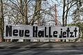 Eines der Transparente, die mutmaßlich Basketball-Fans mit der Forderung nach einer neuen Halle für den Basketballsport am Donnerstag hier am Festungsberg aufgehängt hatten.