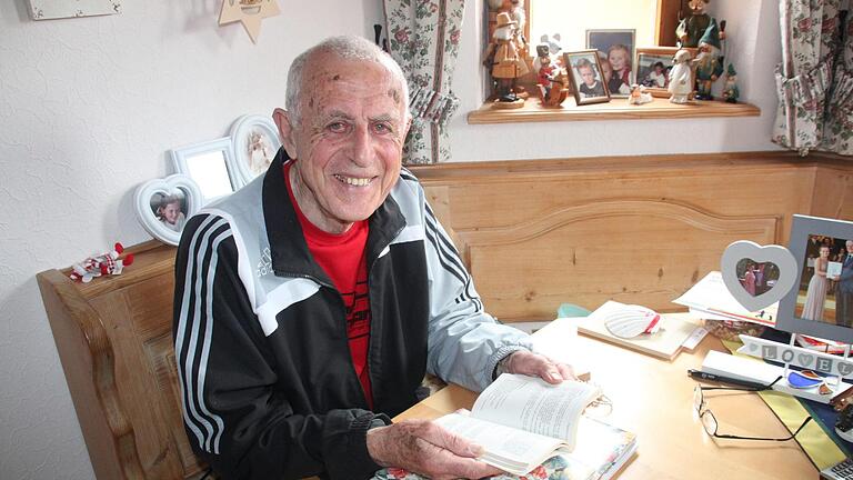 Rudolf Hannawacker war von 31 Wallfahrten 28 mal dabei. Auch am Donnerstag, 16. Mai wird er mit seinen 82 Jahren wieder dabei sein.Kerstin Väth - Rudolf Hannawacker war von 31 Wallfahrten 28 mal dabei. Auch am Donnerstag, 16. Mai wird er mit seinen 82 Jahren wieder dabei sein.Kerstin Väth Rudolf Hannawacker war von 31 Wallfahrten 28 mal dabei. Auch am Donnerstag, 16. Mai wird er mit seinen 82 Jahren wieder dabei sein.Kerstin Väth - Rudolf Hannawacker war von 31 Wallfahrten 28 mal dabei. Auch am Donnerstag, 16. Mai wird er mit seinen 82 Jahren wieder dabei sein.Kerstin Väth