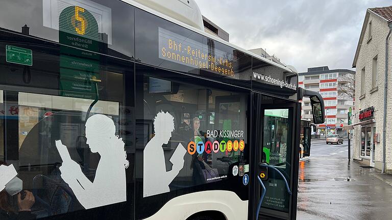 Mit dem Stadtbus zur Schule - Mit der Linie 5 fahren Schüler aus Reiterswiesen täglich zur Schule. Mit dem Stadtbus zur Schule - Mit der Linie 5 fahren Schüler aus Reiterswiesen täglich zur Schule.