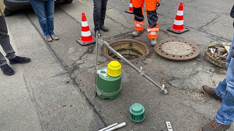 Anschauungsobjekt: Die neue Box wird in Dettelbach getestet – und für gut befunden.