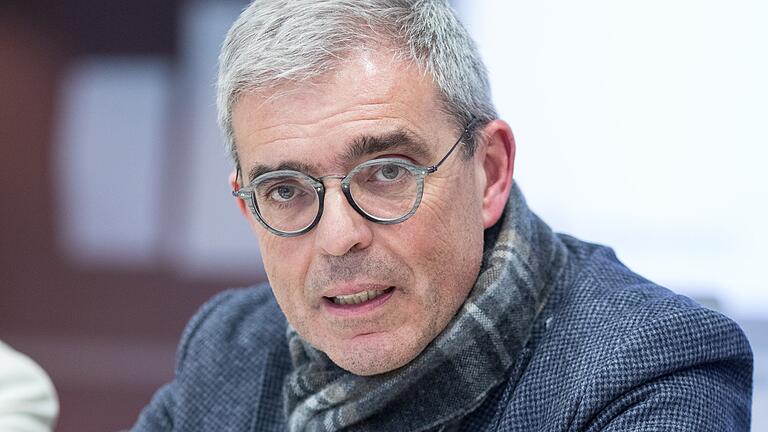 Die Quote allein könne den Ärztemangel in Gesundheitsämtern nicht beheben, warnt Professor Matthias Frosch, Dekan der Medizinischen Fakultät der Uni Würzburg. Die Quote allein könne den Ärztemangel in Gesundheitsämtern nicht beheben, warnt Professor Matthias Frosch, Dekan der Medizinischen Fakultät der Uni Würzburg.