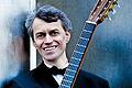 Siegbert Remberger spielt zum Auftakt der Gitarrentage.       -  Siegbert Remberger spielt zum Auftakt der Gitarrentage.