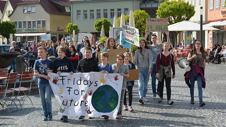 Sie wollen laut bleiben. Paulina Beck, Frederic Dürr und Merle Seufert von der Bad Neustädter Fridays for Future-Ortsgruppe waren im Kreisausschuss zu Gast. Die nächste Demonstration ist an diesem Freitag, 19. Juli, um 16.21 Uhr.