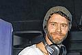 Howard im Air       -  (ej)   Vor kurzem erst hat die wiedervereinigte Boygroup &bdquo;Take That&ldquo; ihre erfolgreiche Live-Tour beendet und schon kommt Howard Donald am Freitag, 20. Januar, in die Diskothek Airport in der Gattingerstraße. Er wird dort seine Qualitäten als DJ beweisen. Bereits lange vor seinem Erfolg mit &bdquo;Take That&ldquo; war Howard Donald in Diskotheken unterwegs. Und nachdem sich die Band 1996 zum ersten Mal auflöste, forcierte er diese Karriere wieder und legte bei den größten internationalen Festivals auf. Sein Gespür für Musik und das Publikum sorgte für volle Tanzflächen. Kein Wunder also, dass er inzwischen zu den renommiertesten DJs Englands zählt. Howard entert die Plattenspieler um 1 Uhr und bleibt dort etwa drei Stunden. Begleitet wird er von DJ Norman.