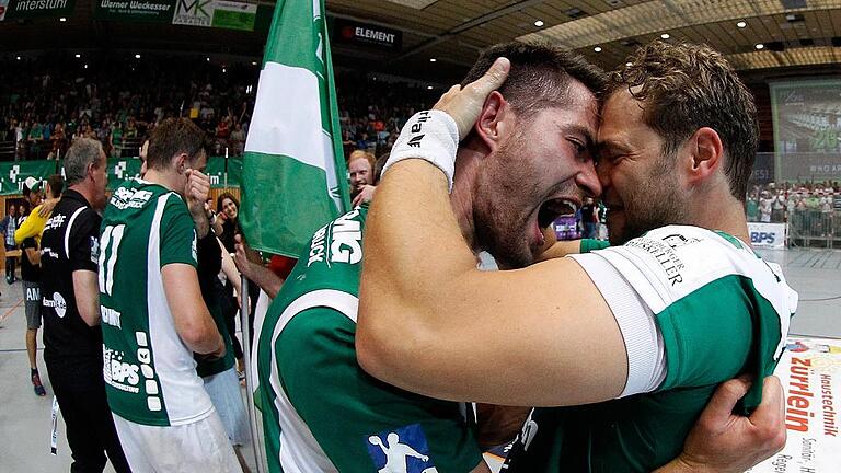 DKB 2. Handball-Bundesliga, DJK Rimpar Wölfe - TV 05/07 Hüttenberg - Im Glück: Rimpars Originale Dominik Schömig (l.) und Sebastian Kraus. DKB 2. Handball-Bundesliga, DJK Rimpar Wölfe - TV 05/07 Hüttenberg - Im Glück: Rimpars Originale Dominik Schömig (l.) und Sebastian Kraus.