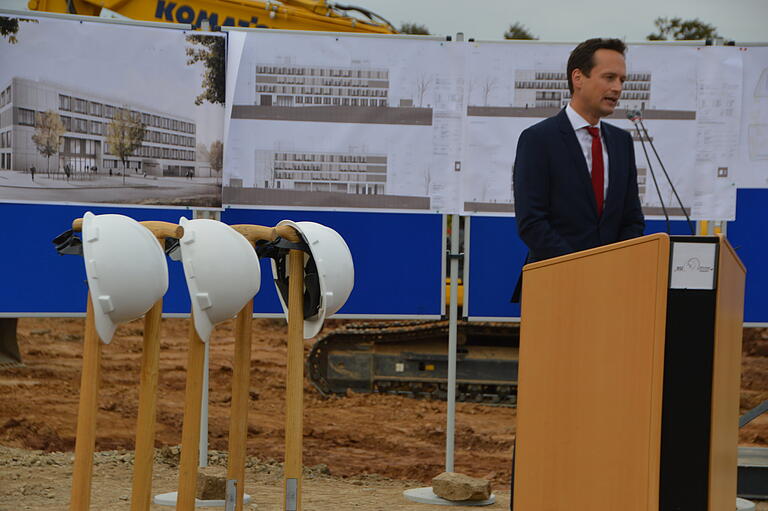Landrat Florian Töpper geht davon aus, dass der Neubau die Berufsschullandschaft prägen wird.
