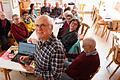 Das AWO-Internetcafé für Senioren in Ochsenfurt feiert sein 23-jähriges Bestehen: Peter Honecker (vorne) ist Initiator des Projekts, das die Besucher durch Fachwissen und Geselligkeit begeistert.&nbsp;