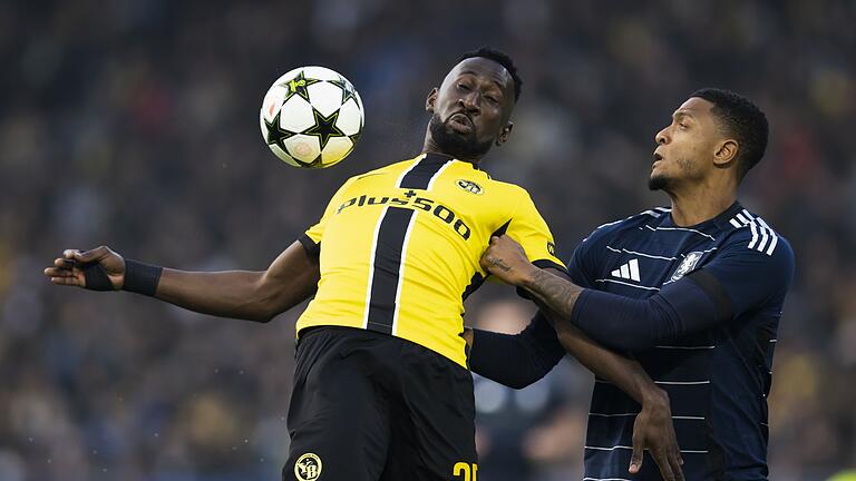 Young Boys Bern - Aston Villa       -  Aston Villa mit Jacob Ramsey (r) hatte mit den Young Boys Bern keine Probleme.