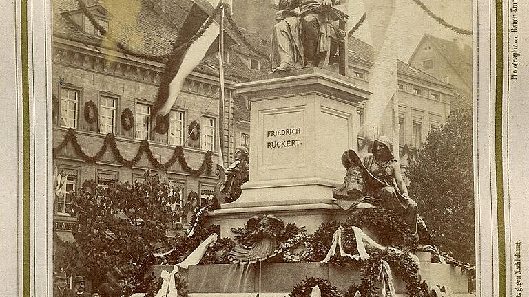 Funkelnigelnagelneu: Das Rückert-Denkmal bei seiner Einweihung im Jahr 1890.