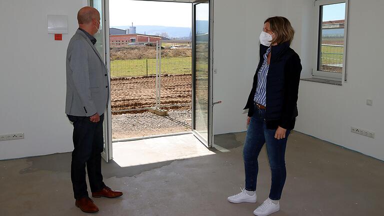 Die Größe der Wohnungen in der neuen Mehrfamilienwohnhaus in Knetzgau variiert vom Ein-Zimmer-Appartement (unser Bild) bis zur Vier-Zimmer-Wohnung. Die Größe der Wohnungen in der neuen Mehrfamilienwohnhaus in Knetzgau variiert vom Ein-Zimmer-Appartement (unser Bild) bis zur Vier-Zimmer-Wohnung.