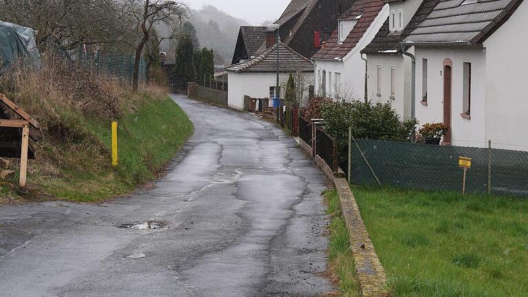 Um weitere Kostensteigerungen zu vermeiden, baut der Markt Obersinn die Ortsstraße 'Eller' jetzt doch in einem Zug aus. Im Bild: Der ursprünglich geplante zweite Bauabschnitt. Um weitere Kostensteigerungen zu vermeiden, baut der Markt Obersinn die Ortsstraße 'Eller' jetzt doch in einem Zug aus. Im Bild: Der ursprünglich geplante zweite Bauabschnitt.
