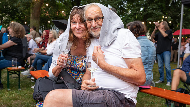 Ringparkfest       -  Zahlreiche Menschen besuchen am Samstag (03.08.24) das Ringparkfest in Würzburg.