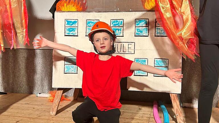Die Minis begeisterten als Feuerwehrgarde. - Die Minis begeisterten als Feuerwehrgarde. Die Minis begeisterten als Feuerwehrgarde. - Die Minis begeisterten als Feuerwehrgarde.