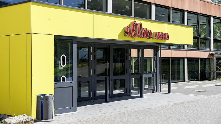 Noch trägt die Halle in der Stettiner Straße den Namen s.Oliver Arena. Doch nach der Kündigung des Namenssponsoringvertrags durch den Modehersteller sucht die Stadt nun einen neuen Namenssponsor.&nbsp;