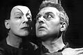Die Tragödie nur noch nach Gusto: Gustaf Gründgens und Will Quadflieg (rechts ) als Mephisto und Faust in einer Szene aus Goethes 'Faust I' in der berühmten Inszenierung von Gründgens im Deutschen Schauspielhaus Hamburg 1957.&nbsp;
