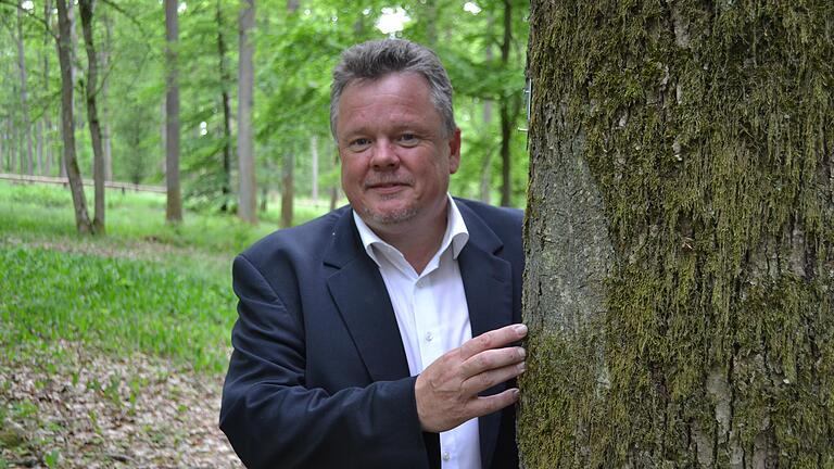 Diakon Dietholf Schröder im Waldfriedhof 'Trauberg' in Esselbach (Lkr. Main-Spessart). Diakon Dietholf Schröder im Waldfriedhof 'Trauberg' in Esselbach (Lkr. Main-Spessart). 