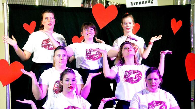 Ganz Lady Like war die Garde aus Lauter, trainiert von Linda Nürnberger, beim Fasching in Katzenbach, bei dem quasi ganz Katzenbach und ganz Lauter auf den Beinen ist. Das Vereinsheim war dreimal ausverkauft.Peter Rauch - Ganz Lady Like war die Garde aus Lauter, trainiert von Linda Nürnberger, beim Fasching in Katzenbach, bei dem quasi ganz Katzenbach und ganz Lauter auf den Beinen ist. Das Vereinsheim war dreimal ausverkauft.Peter Rauch Ganz Lady Like war die Garde aus Lauter, trainiert von Linda Nürnberger, beim Fasching in Katzenbach, bei dem quasi ganz Katzenbach und ganz Lauter auf den Beinen ist. Das Vereinsheim war dreimal ausverkauft.Peter Rauch - Ganz Lady Like war die Garde aus Lauter, trainiert von Linda Nürnberger, beim Fasching in Katzenbach, bei dem quasi ganz Katzenbach und ganz Lauter auf den Beinen ist. Das Vereinsheim war dreimal ausverkauft.Peter Rauch