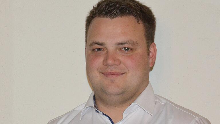 Sebastian Neugebauer kandidiert für das Bürgermeisteramt in Großeibstadt. Der gebürtige Großeibstädter ist 31 Jahre alt und arbeitet als Ingenieur bei der Firma Preh in Bad Neustadt. Sebastian Neugebauer kandidiert für das Bürgermeisteramt in Großeibstadt. Der gebürtige Großeibstädter ist 31 Jahre alt und arbeitet als Ingenieur bei der Firma Preh in Bad Neustadt.