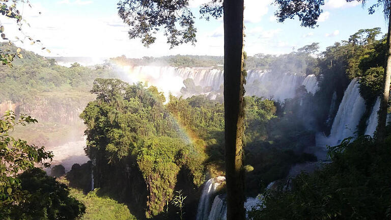 Eine zweite Reise führte die 16-jährige Ebenhäuserin Franziska Schubert durch den Süden Brasiliens. Beeindruckt war sie von den Iguaçú-Wasserfällen am Dreiländereck Brasilien, Argentinien und Paraguay.  Foto: Franziska Schubert       -  Eine zweite Reise führte die 16-jährige Ebenhäuserin Franziska Schubert durch den Süden Brasiliens. Beeindruckt war sie von den Iguaçú-Wasserfällen am Dreiländereck Brasilien, Argentinien und Paraguay.  Foto: Franziska Schubert