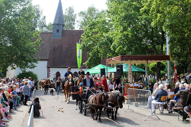 Segnung der Perde und Gespanne an der Wolfgangskapelle Segnung der Perde und Gespanne an der Wolfgangskapelle