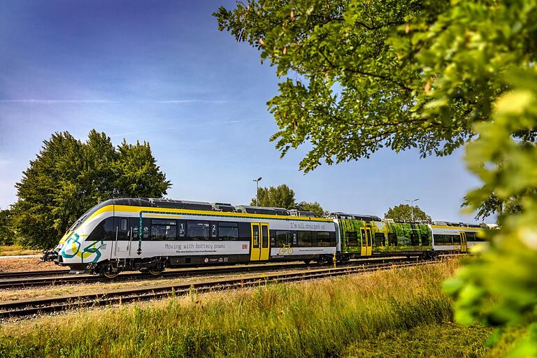 Umweltfreundliche Triebwagen für den SPNV der Zukunft sind schon heute verfügbar. Statt mit Diesel fahren diese mit Strom aus der Oberleitung. Zusätzlich eingebaute Hochleistungsbatterien ermöglichen auf nicht elektrifizierten Strecken eine Reichweite von ca. 100 Kilometern. Der Bombardier Talent 3 wird im Sommer 2019 im Raum Ulm  in den Planbetrieb gehen.