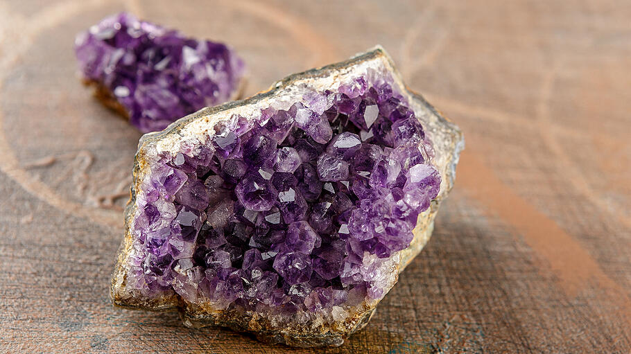 Kristall Geode       -  Mit diesen funkelnden Schätzen bleibt Ihre Hochzeit in glänzender Erinnerung.